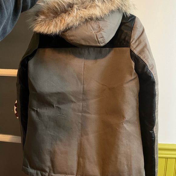 Danier winter jacket - down feather - Picture 3 of 7